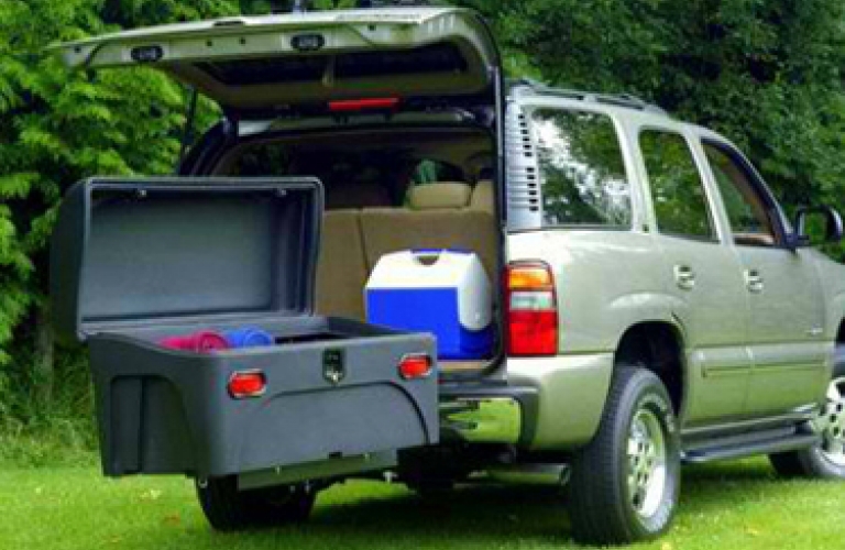 Hitch mounted enclosed online cargo carrier